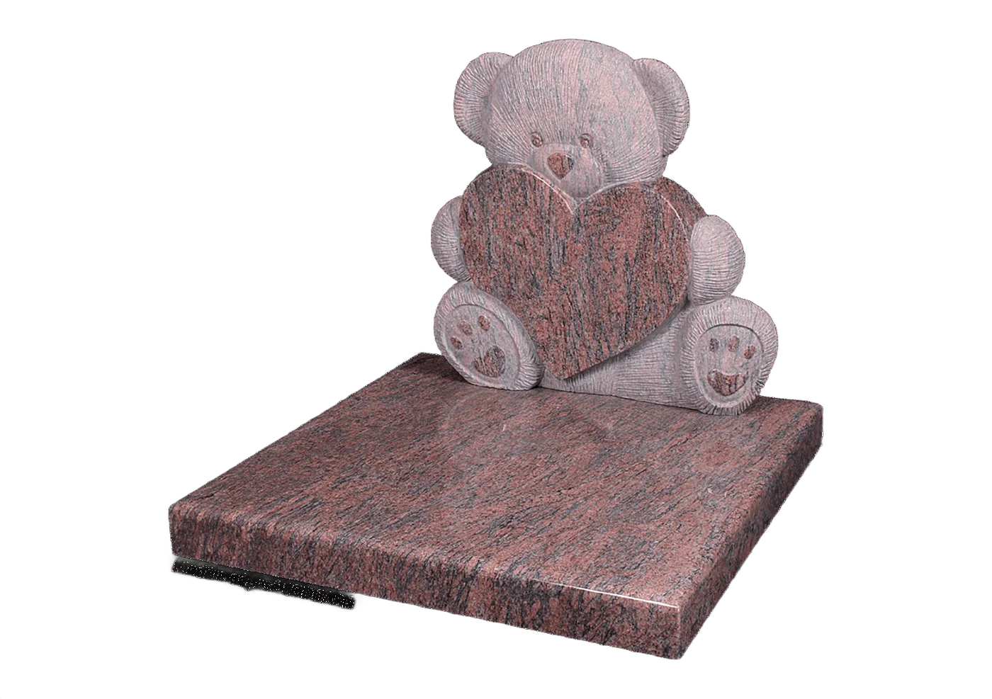 Petit monument funéraire en granit rose sur socle plat, orné d'un ourson sculpté qui tient un cœur poli, photographié.